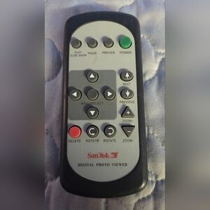 MM3 SanDisk Digtal Photo Viewer Black and Gray Remote Control w/ Battery Cover